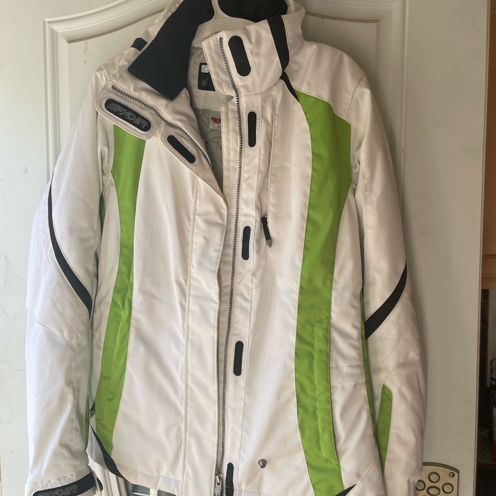 Spyder ski jacket like New never worn Size4